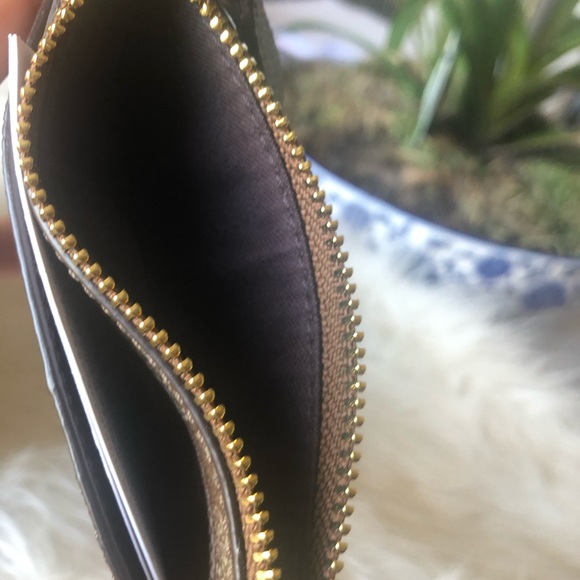 Coach - Picture 3 of 7